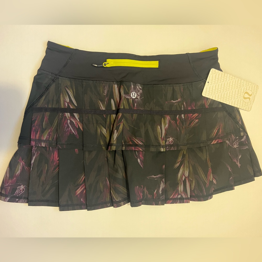 Lululemon Run: Pace Setter Skirt Size 6 Midnight Iris Multi/Black